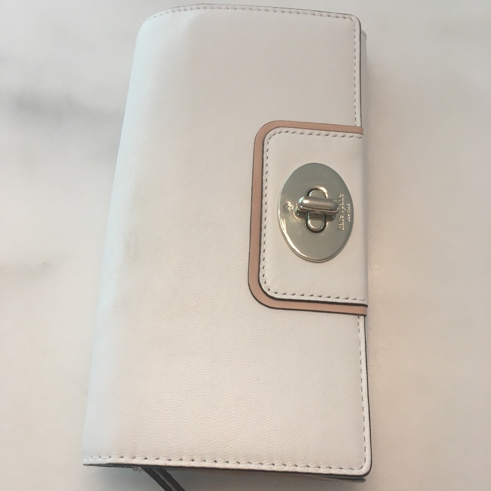Kate spade wristlet Leather Creme/tan wallet